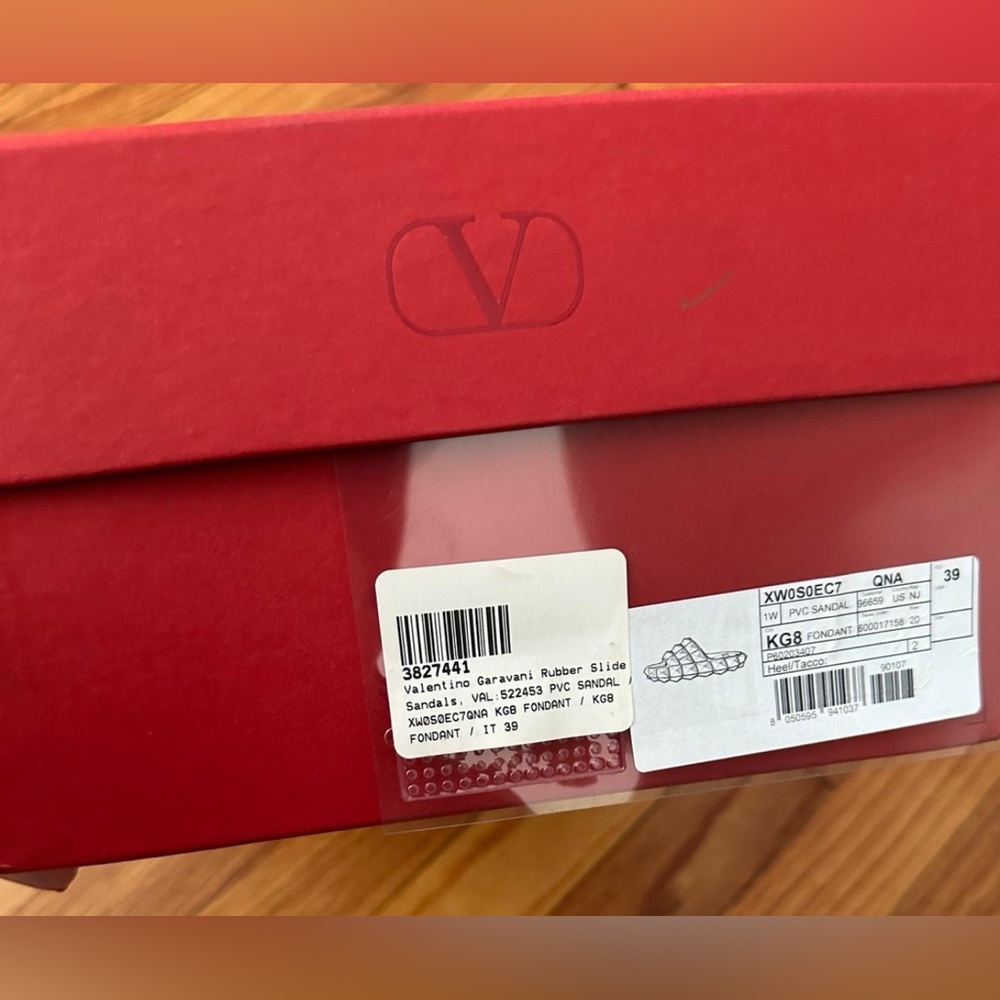 valentino garavani rubber slide
New never been worn
Brown
Size: 39 EU - Picture 4 of 12